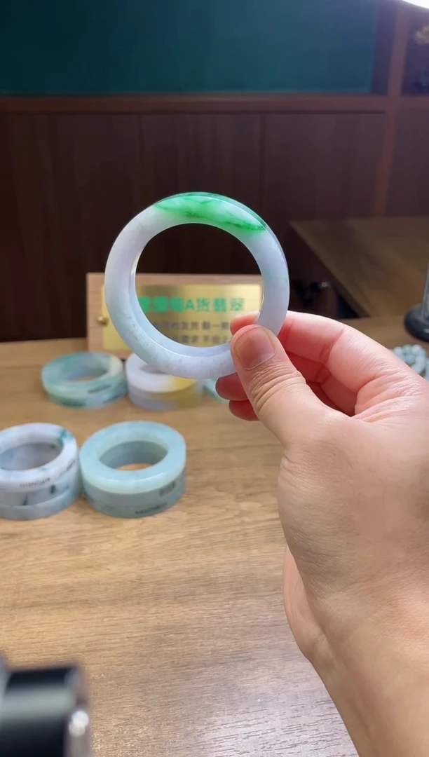 未镶嵌手镯定制翡翠小***喵定制