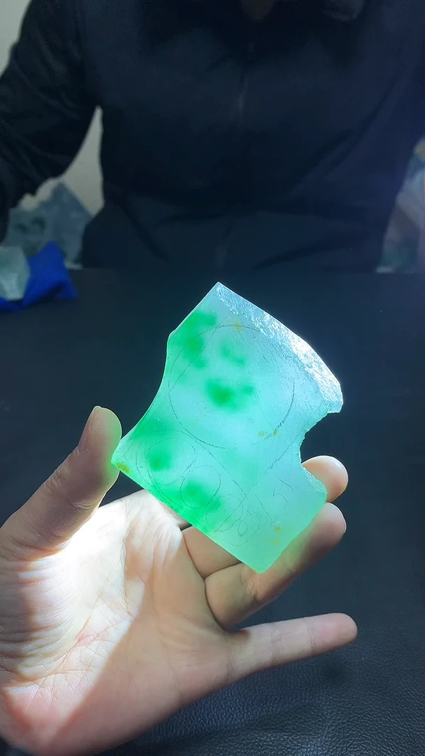 玉冰漂绿花边角毛胚