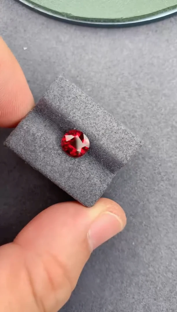 未镶嵌裸石碧玺1.5ct 卢比来碧玺