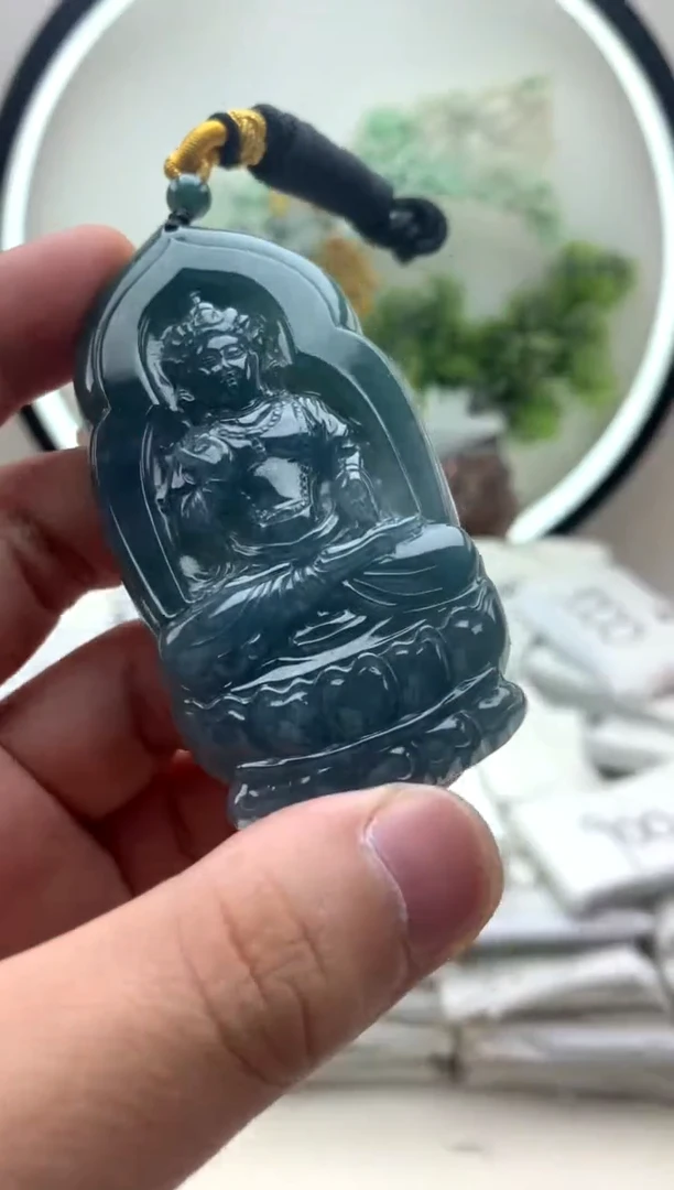 颈饰未镶嵌翡翠大势至