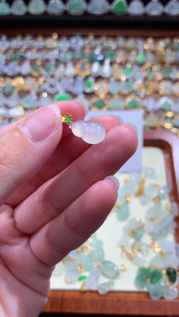 颈饰18K金镶嵌翡翠翡翠