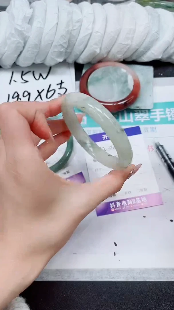 【闪购商品】石英质玉手镯未镶嵌A120-60/61