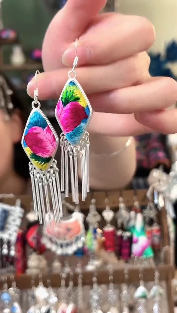 彩云南阁非遗老绣苗银饰品226