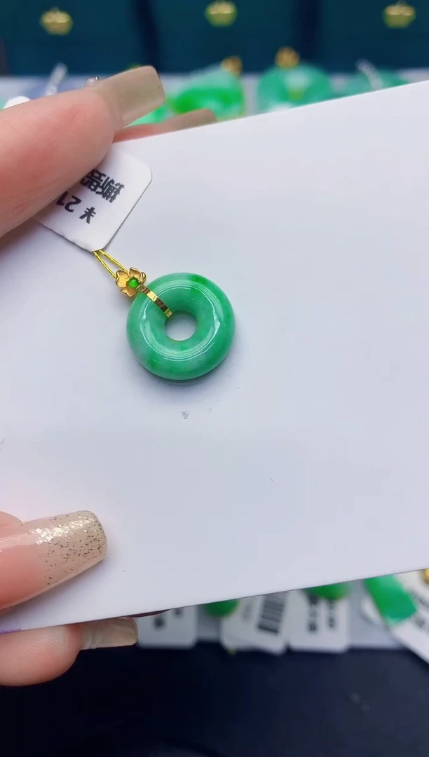 颈饰18K金镶嵌翡翠缅甸天然翡翠A货