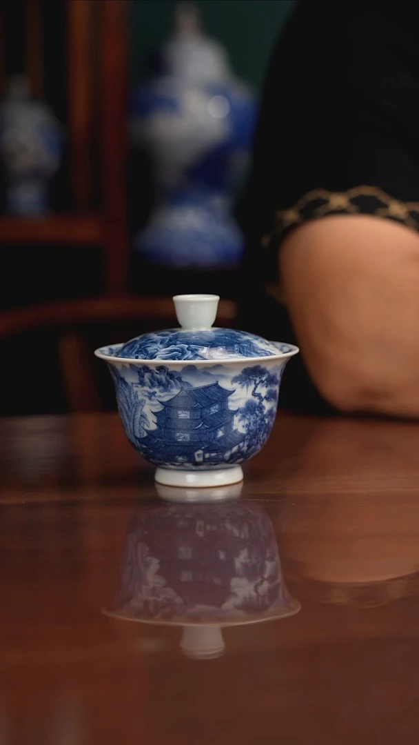景琳藏青花山水盖碗