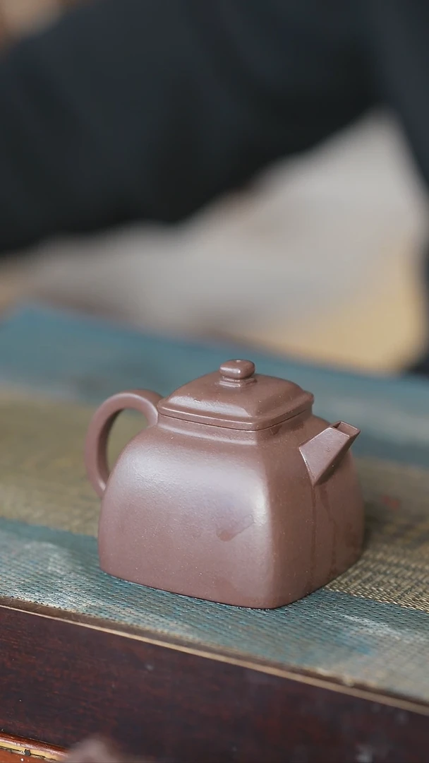 【闪购商品】喀左紫砂真不错，主播就是做壶的