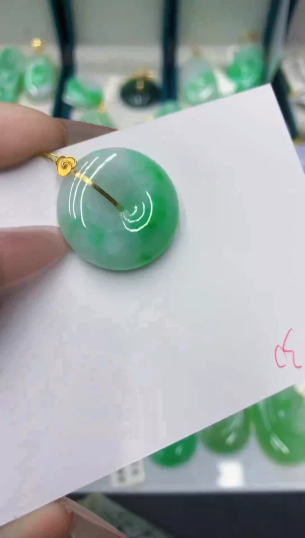 颈饰18K金镶嵌翡翠111111