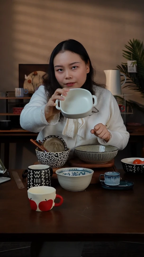 陶瓷白色双耳小碗