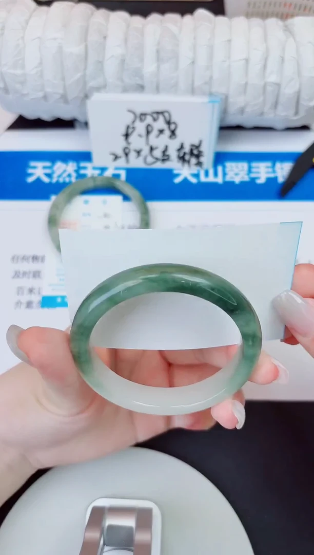 未镶嵌手镯石英质玉161/58