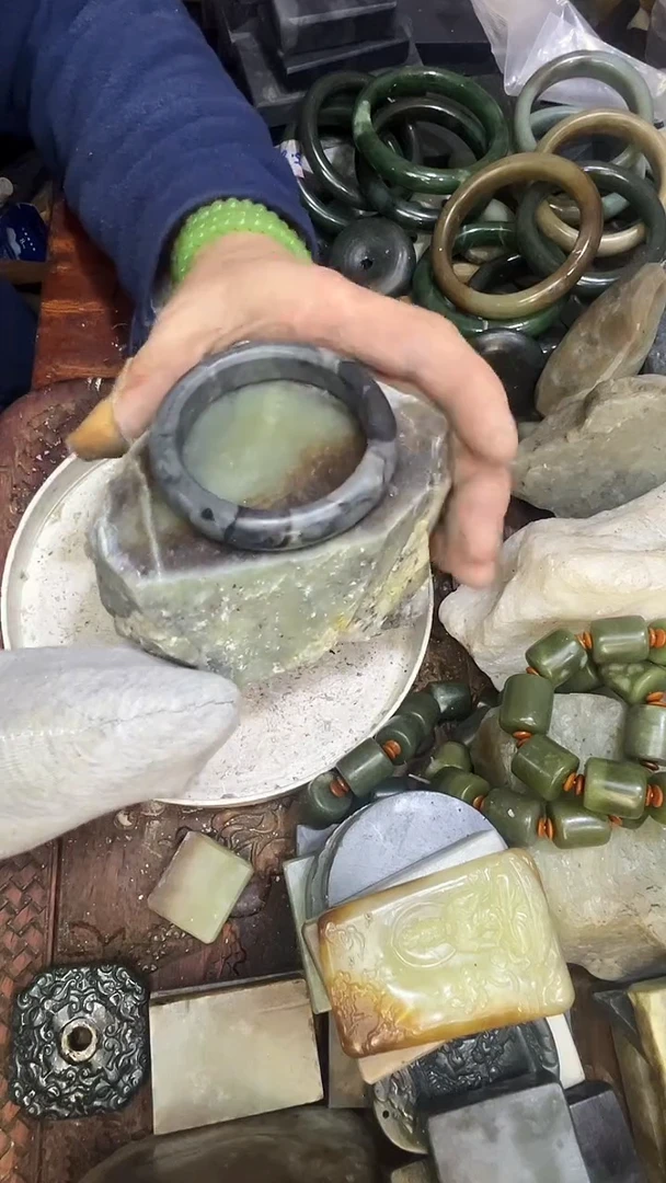 未镶嵌和田玉（糖玉）珠宝半成品1