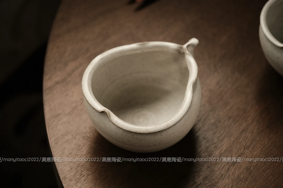 5英寸粉引梨子碗 W0426