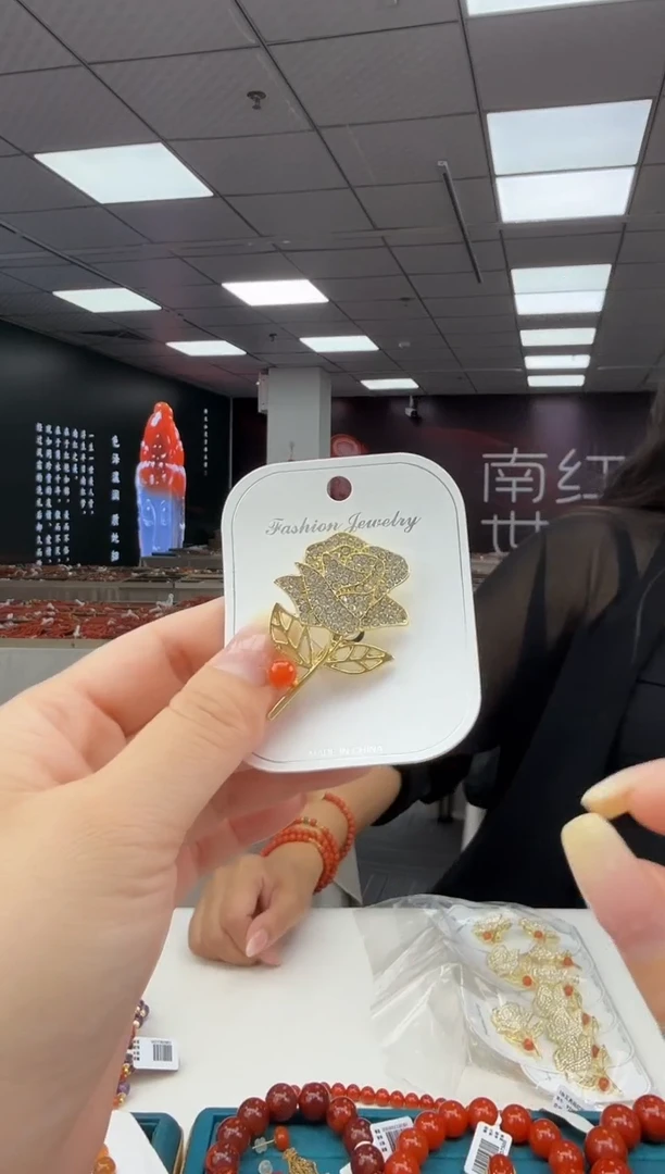 南红玛瑙胸针未镶嵌多样发其一/92200462