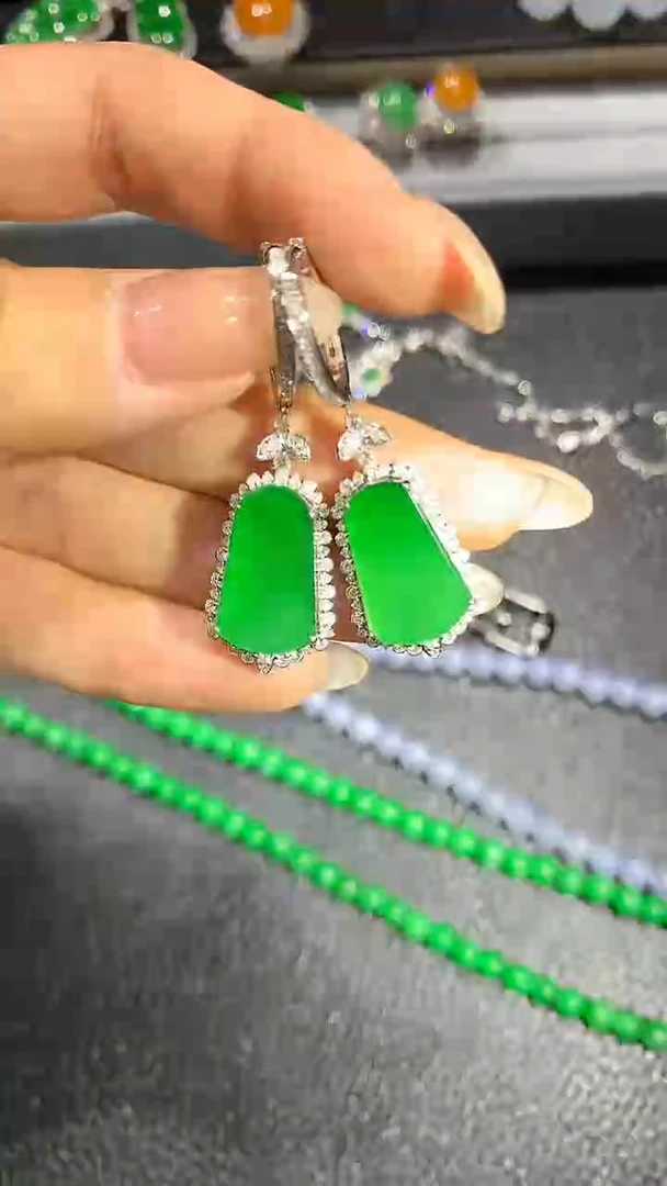 【闪购商品】翡翠耳饰18K金镶嵌62团购