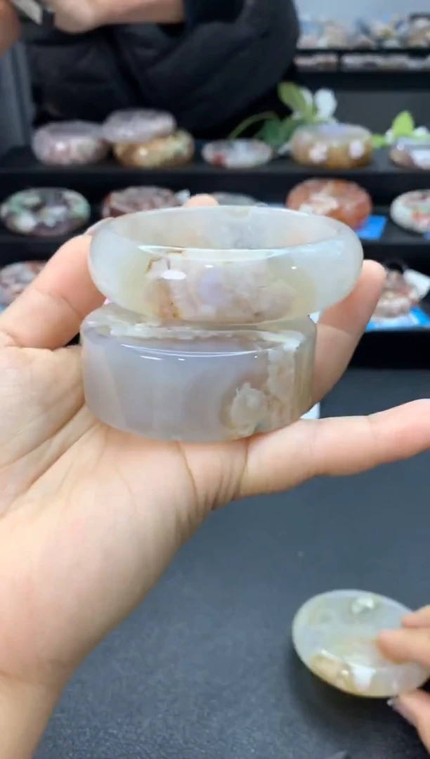 未镶嵌手镯石英质玉（60圈口）赠送镯心 无证书