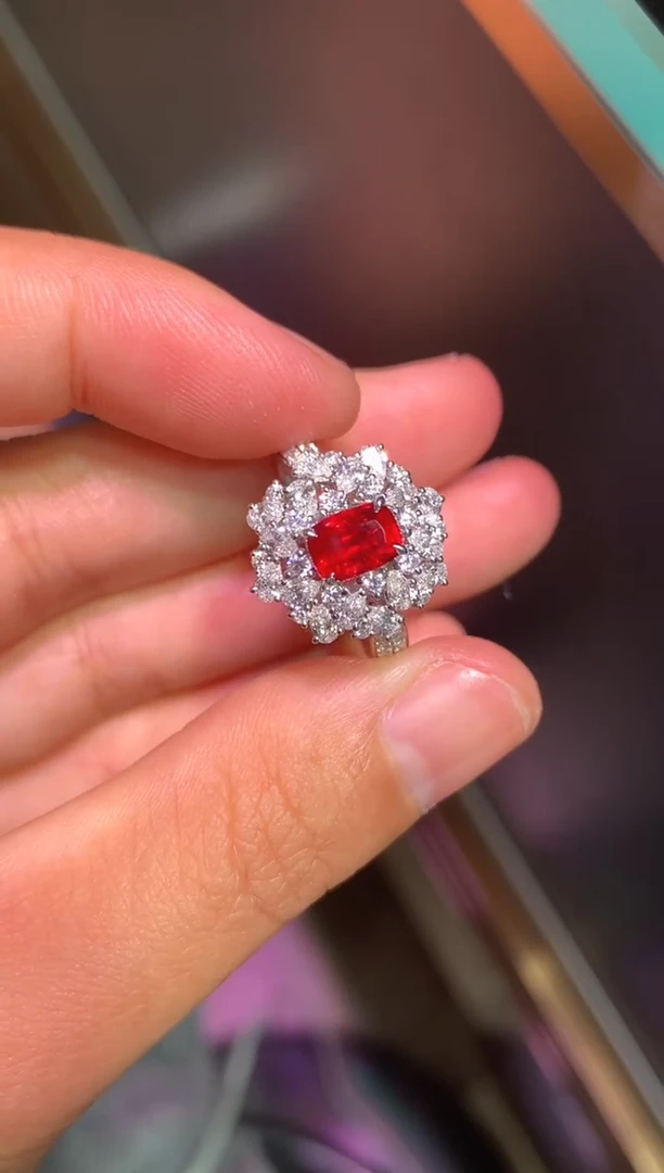 18K金镶嵌戒指红宝石1.01CT