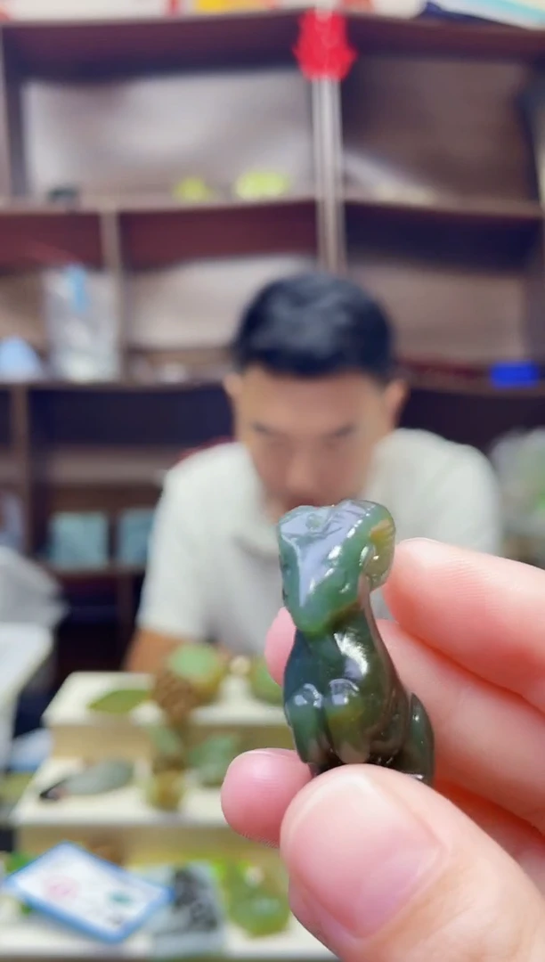 和田玉未镶嵌颈饰1