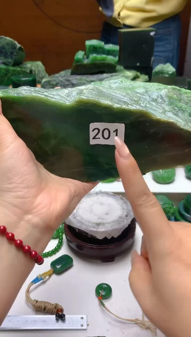 未镶嵌和田玉（碧玉）珠宝半成品0