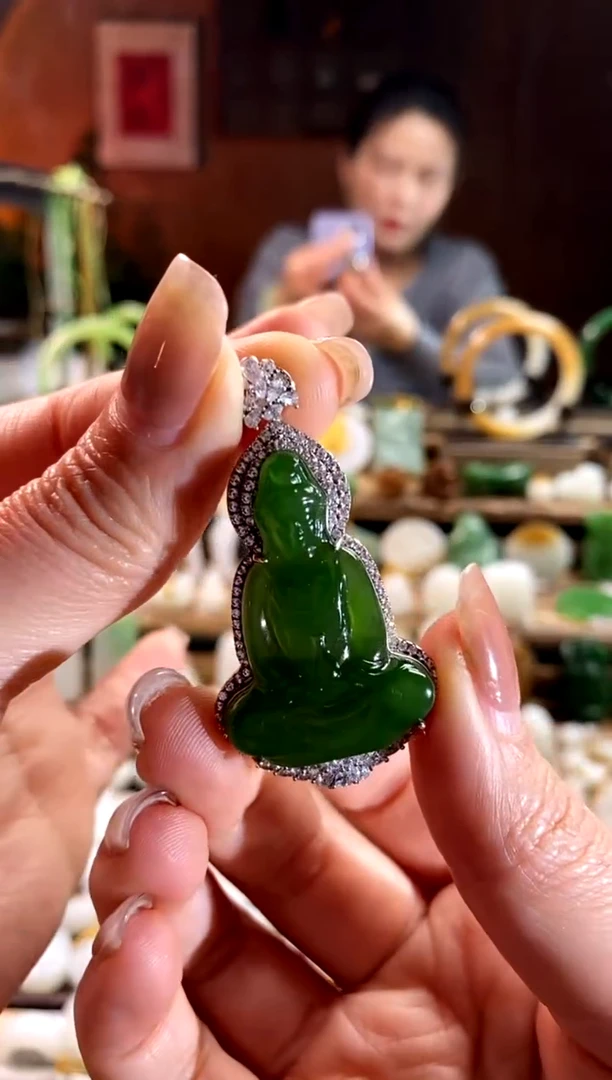 【闪购商品】和田玉耳饰银S925镶嵌。