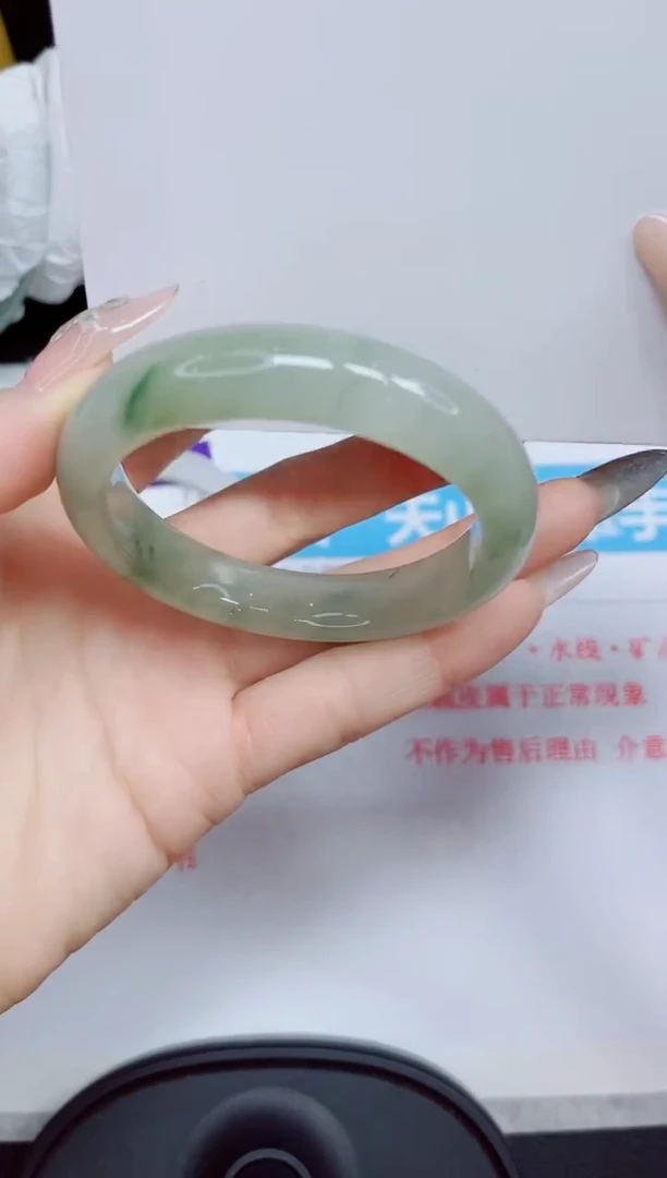 石英质玉手镯未镶嵌41.