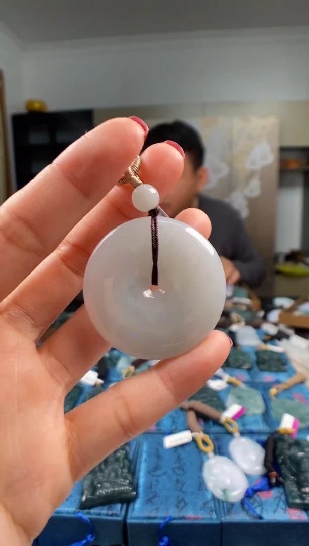 颈饰未镶嵌翡翠  多样性发其一