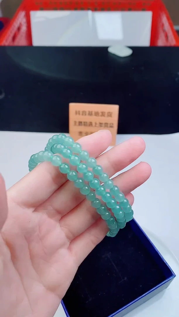 颈饰未镶嵌翡翠   `