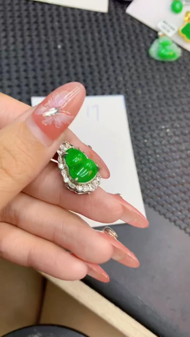 颈饰未镶嵌翡翠1