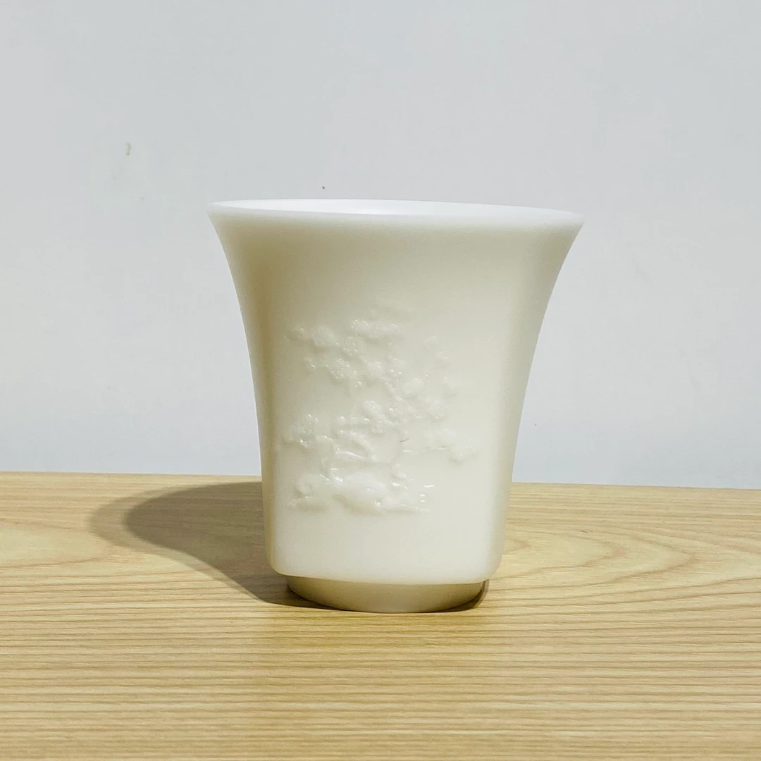 羊脂玉白瓷浮雕梅花品茗杯