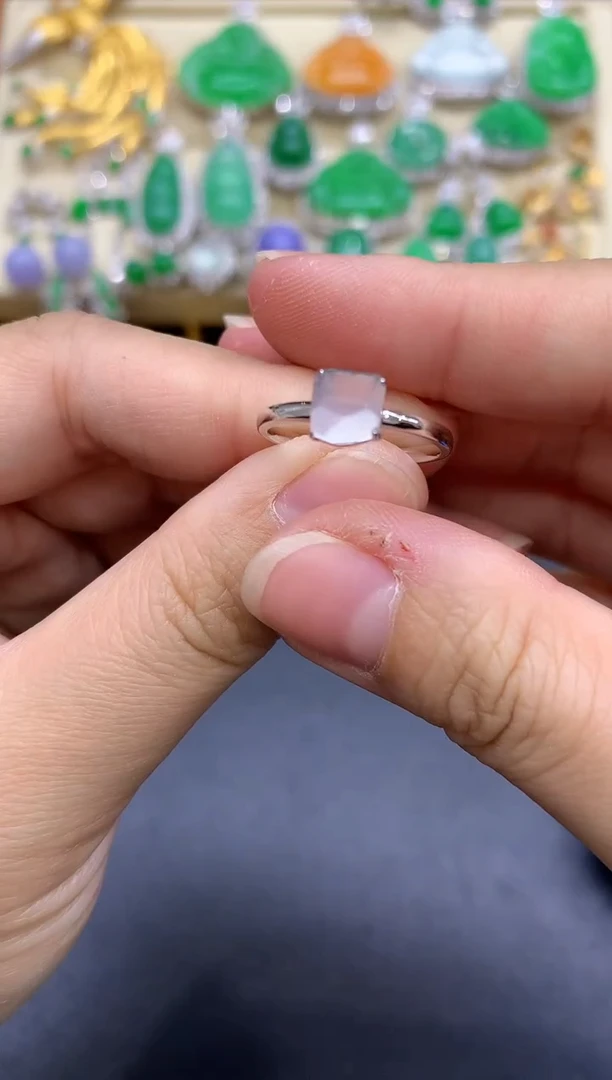 18K金镶嵌戒指翡翠97-中国好珍宝