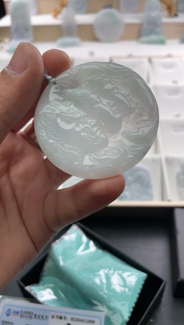 翡翠未镶嵌颈饰..../4/26/ 23