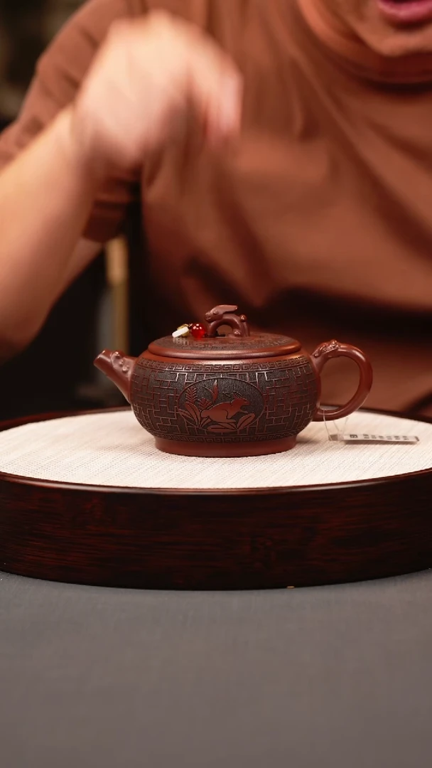 茶壶紫砂龙血砂 玉兔呈祥 刻绘
