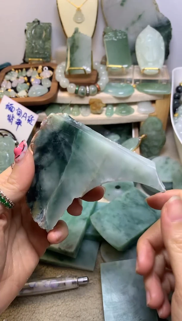 翡翠挂件未镶嵌缅甸A货翡翠，没有运费险