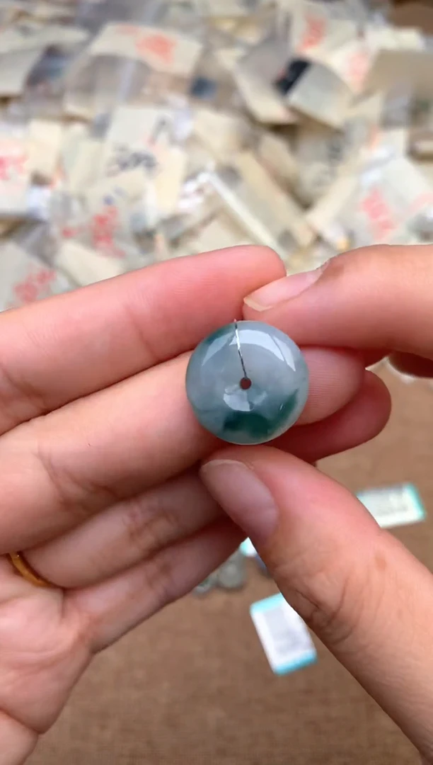 未镶嵌挂件翡翠 —