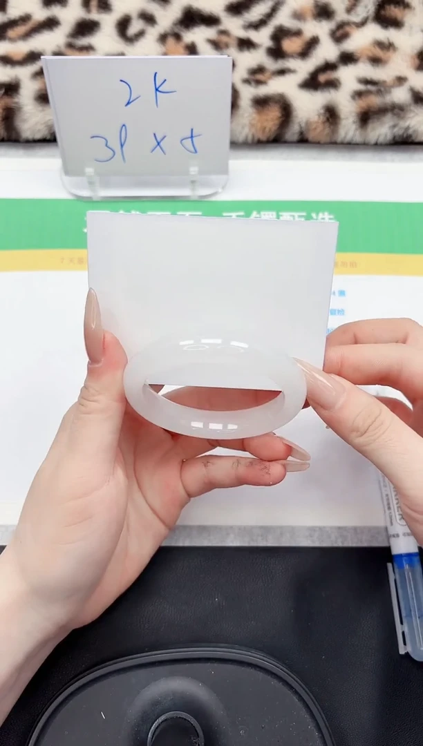 【闪购商品】石英质玉手镯未镶嵌45-52.6