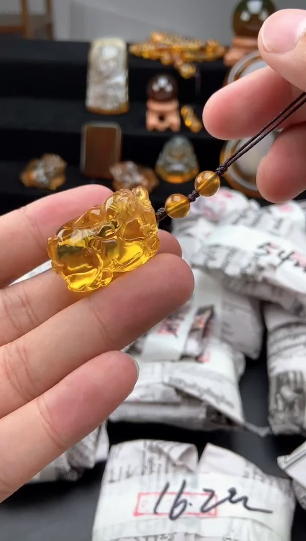 琥珀颈饰未镶嵌蓝珀貔貅