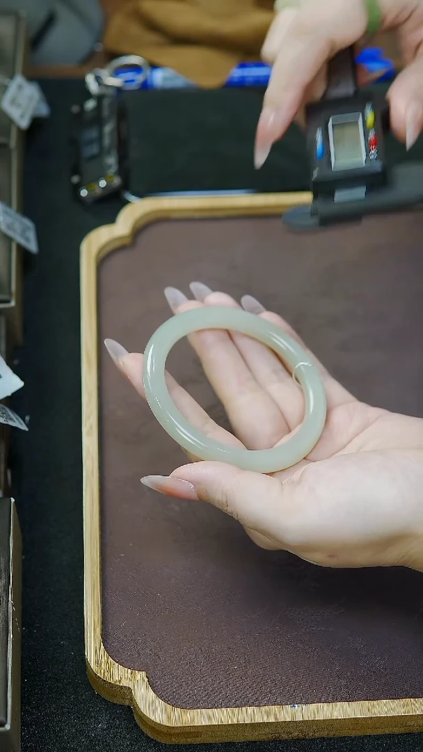 未镶嵌手镯和田玉54圈口  冰晴水手镯