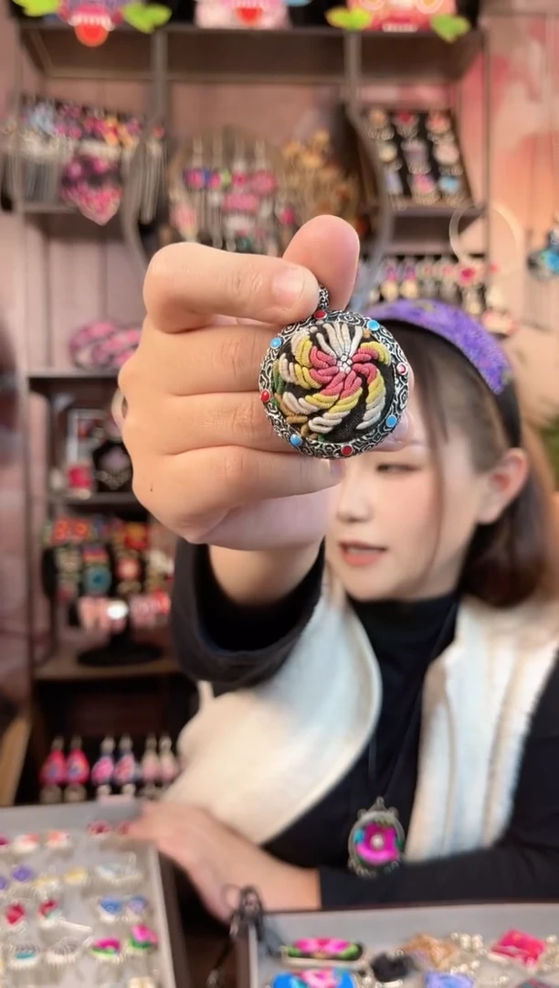 织绣 民族风手工非遗老绣饰品 时来运转吊坠395