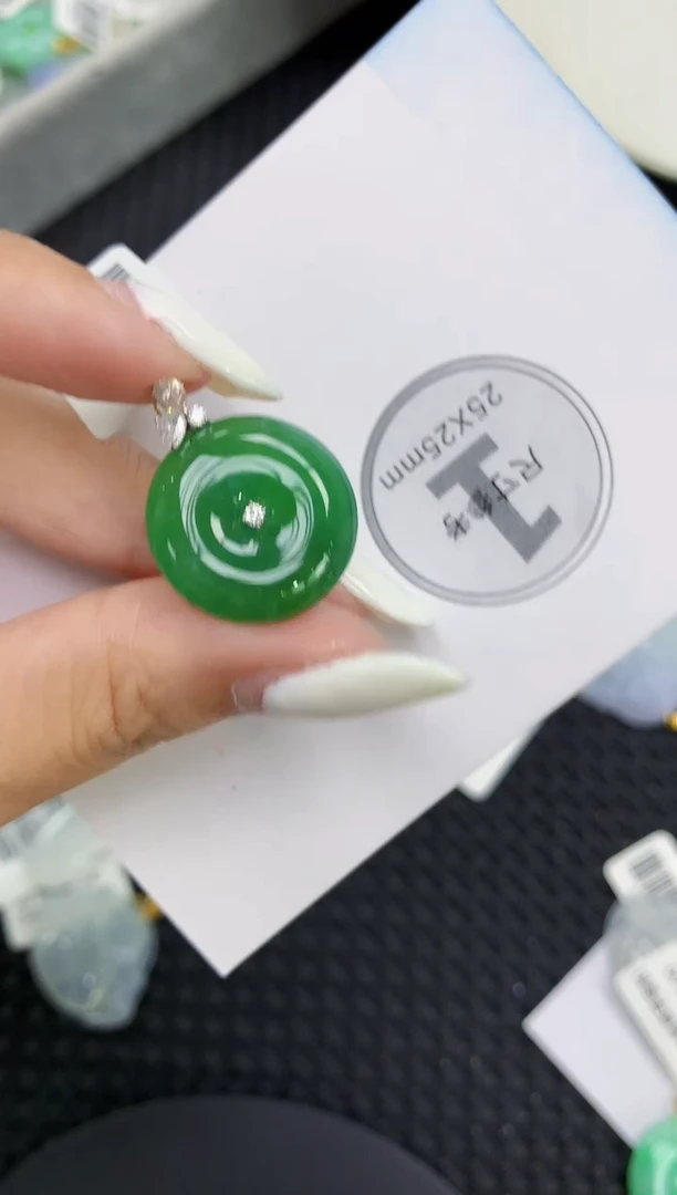 颈饰18K金镶嵌翡翠11111111111