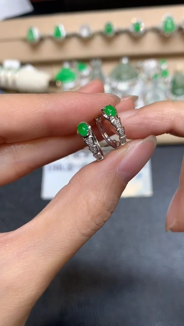 18K金镶嵌翡翠耳饰蛋面【无服务费