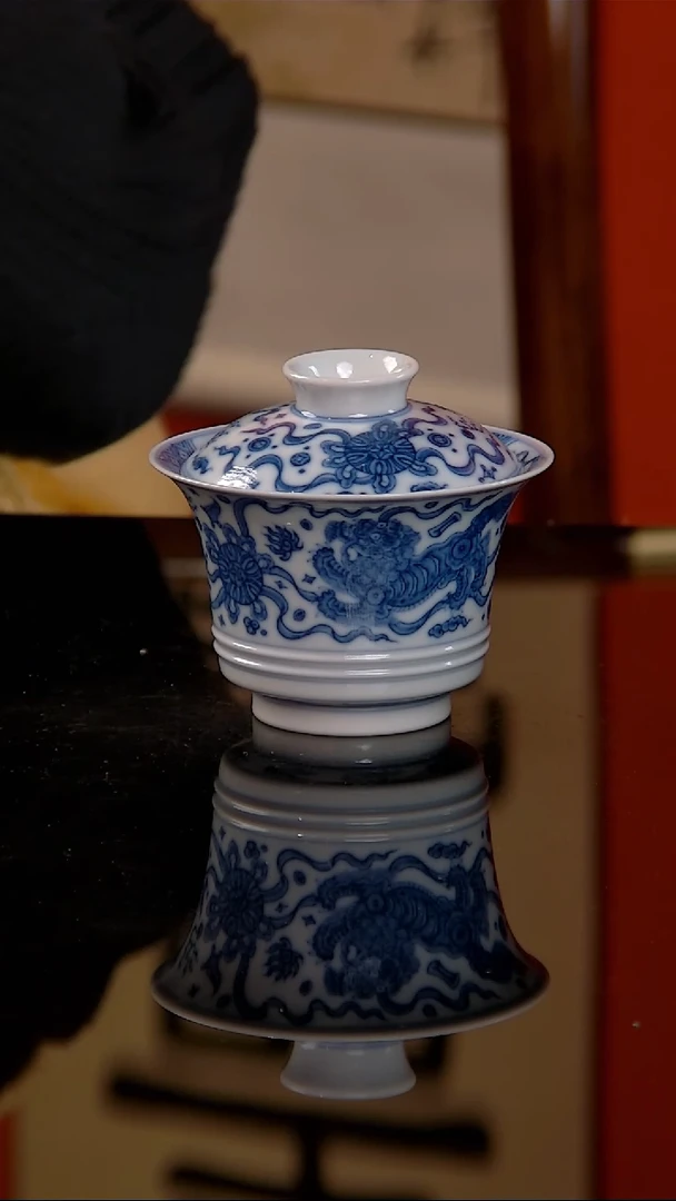 望月怀古青花狮子绣球盖碗