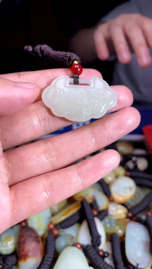 和田玉未镶嵌挂件1