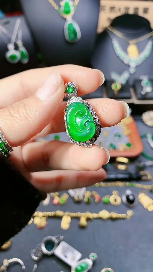 【闪购商品】翡翠吊坠(赠链)银S925镶嵌吊坠