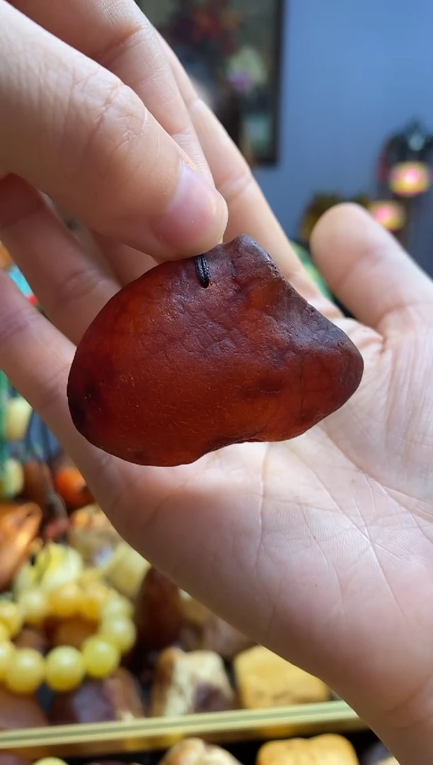 未镶嵌颈饰琥珀吊坠