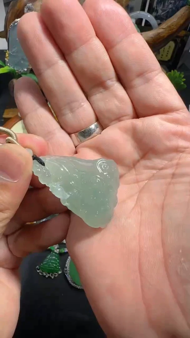 【闪购商品】翡翠吊坠(不含链)未镶嵌吊坠