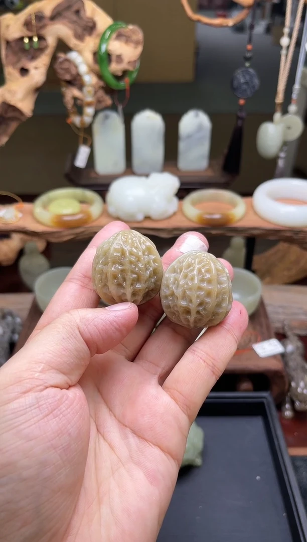 【闪购商品】和田玉手把未镶嵌D迪克兰带糖核桃一对 多样性发一