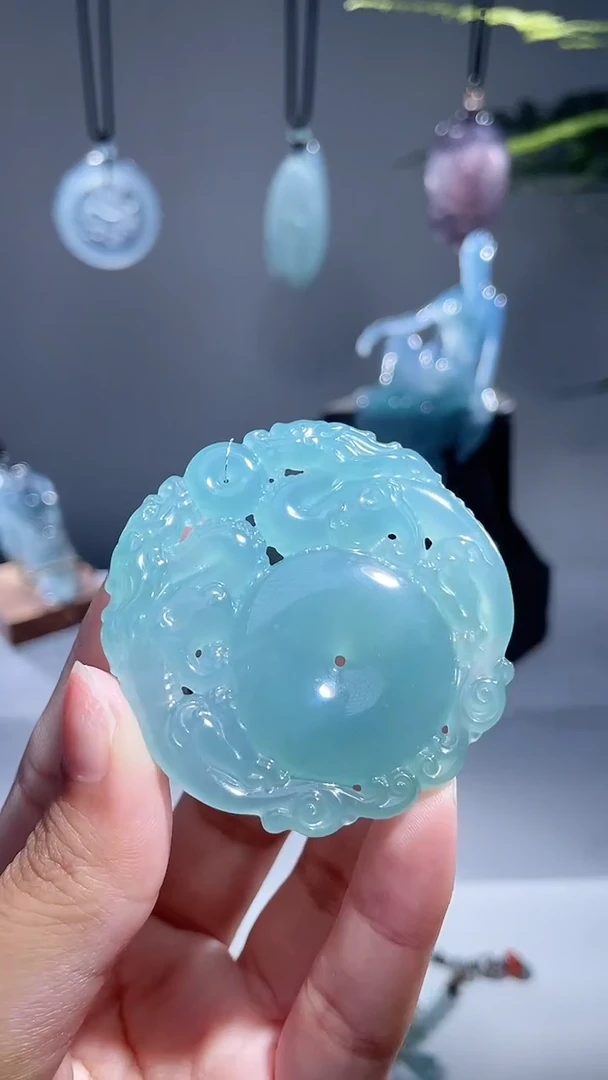 颈饰未镶嵌翡翠龙扣