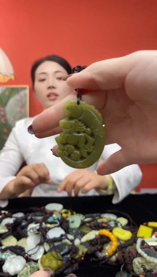 未镶嵌岫玉吊坠.