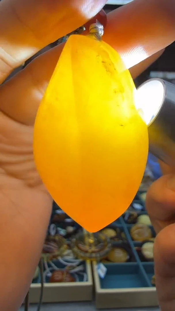 琥珀颈饰未镶嵌200秒拍号 假一罚三