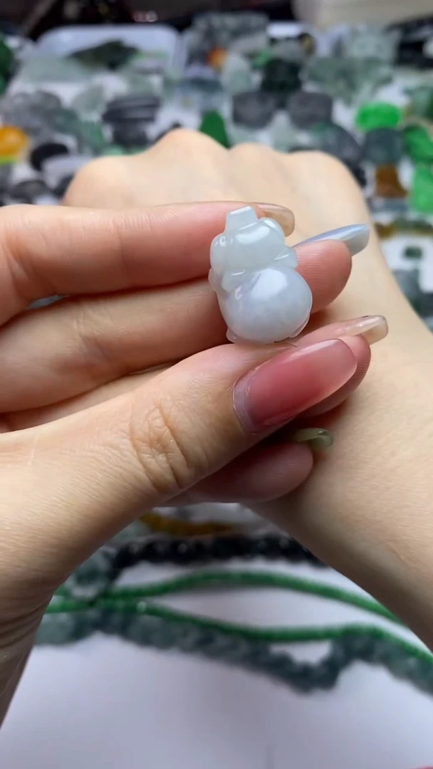 翡翠挂件未镶嵌翡翠