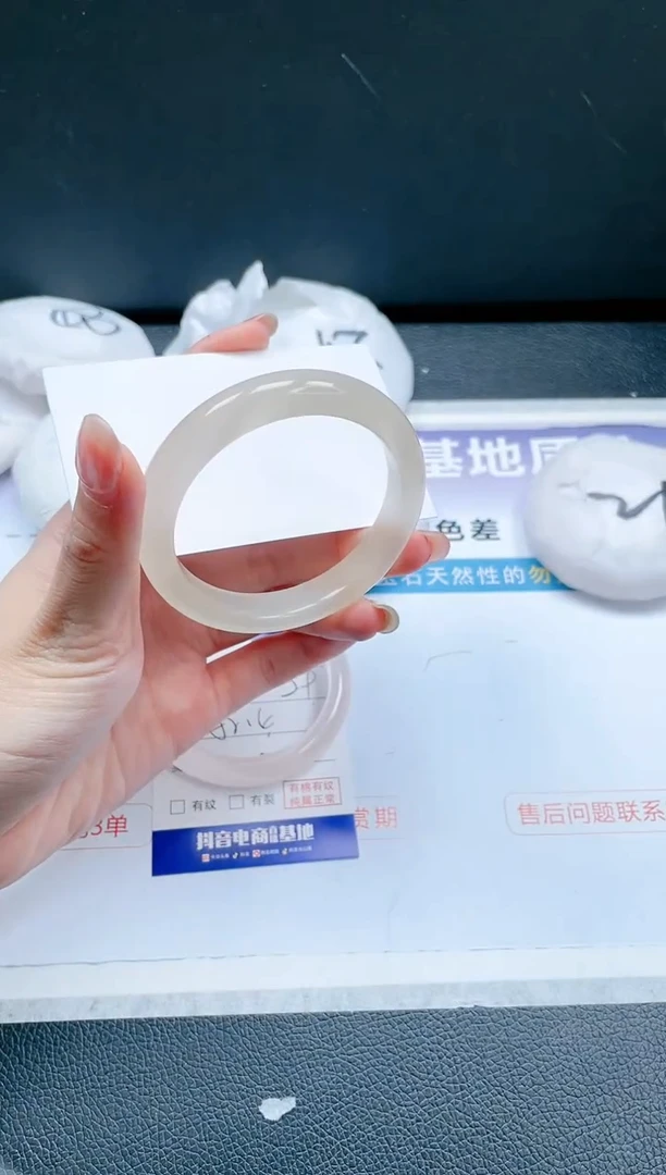 【闪购商品】石英质玉手镯未镶嵌16J319-54