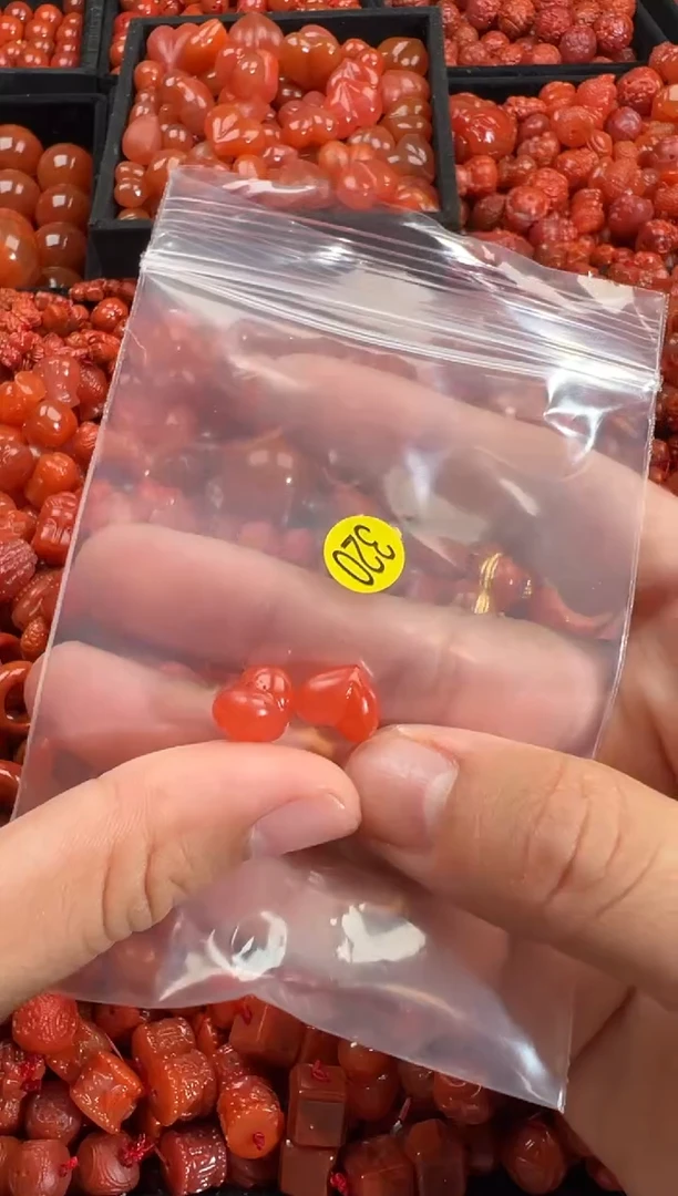 南红玛瑙未镶嵌颈饰1